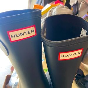 Hunter black rubber rain boots